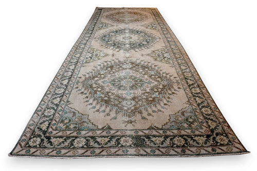 Wide sand beige Usak runner - G811