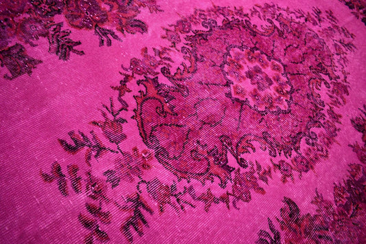Voeg een sprankje magie toe aan je interieur met een handgemaakt roze vloerkleed - Lavinta