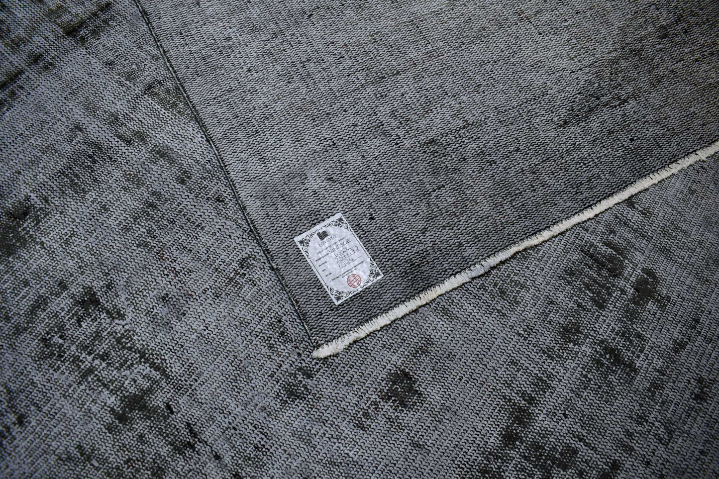 Gray vintage rug - E124