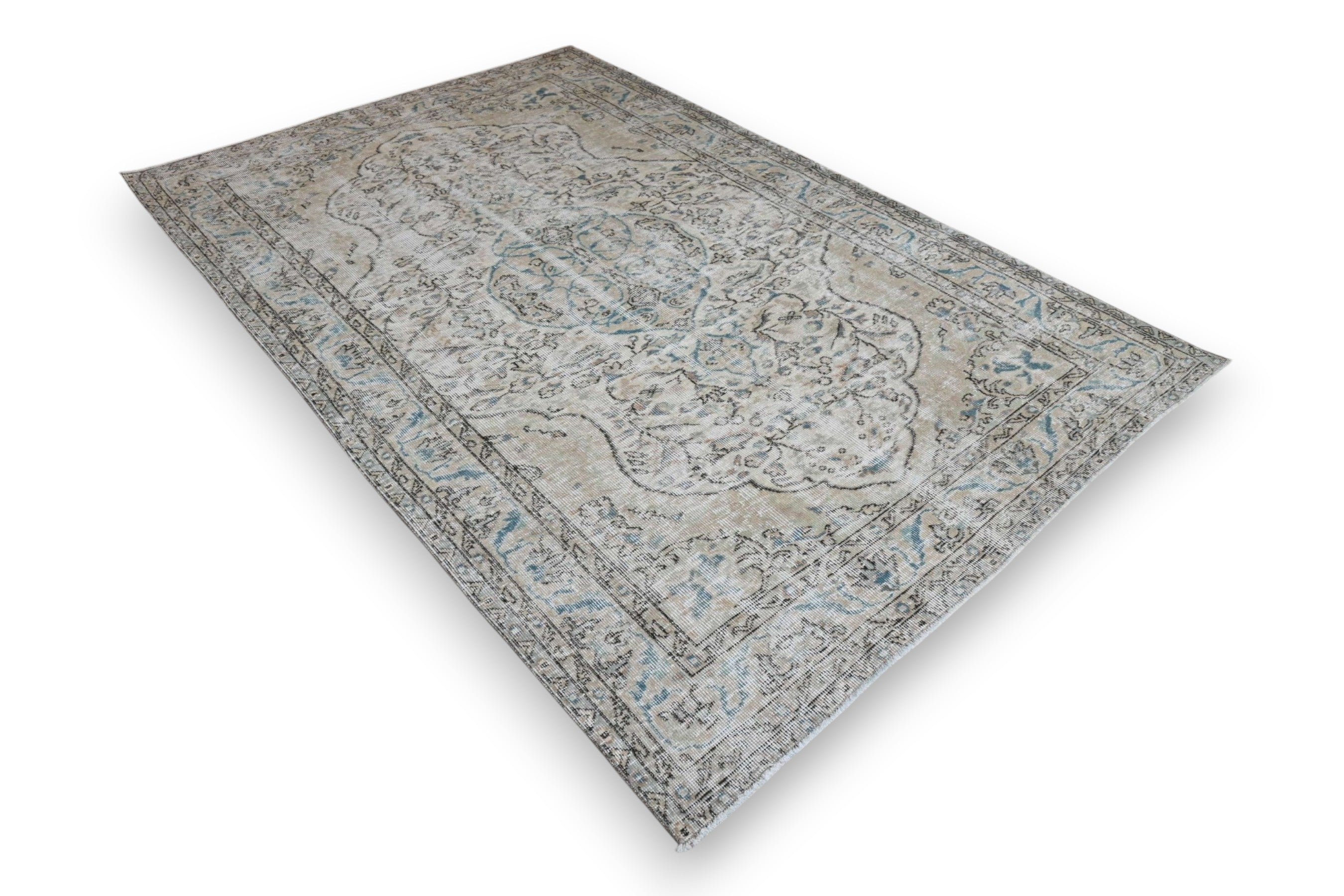 Classic ivory vintage rug - G448