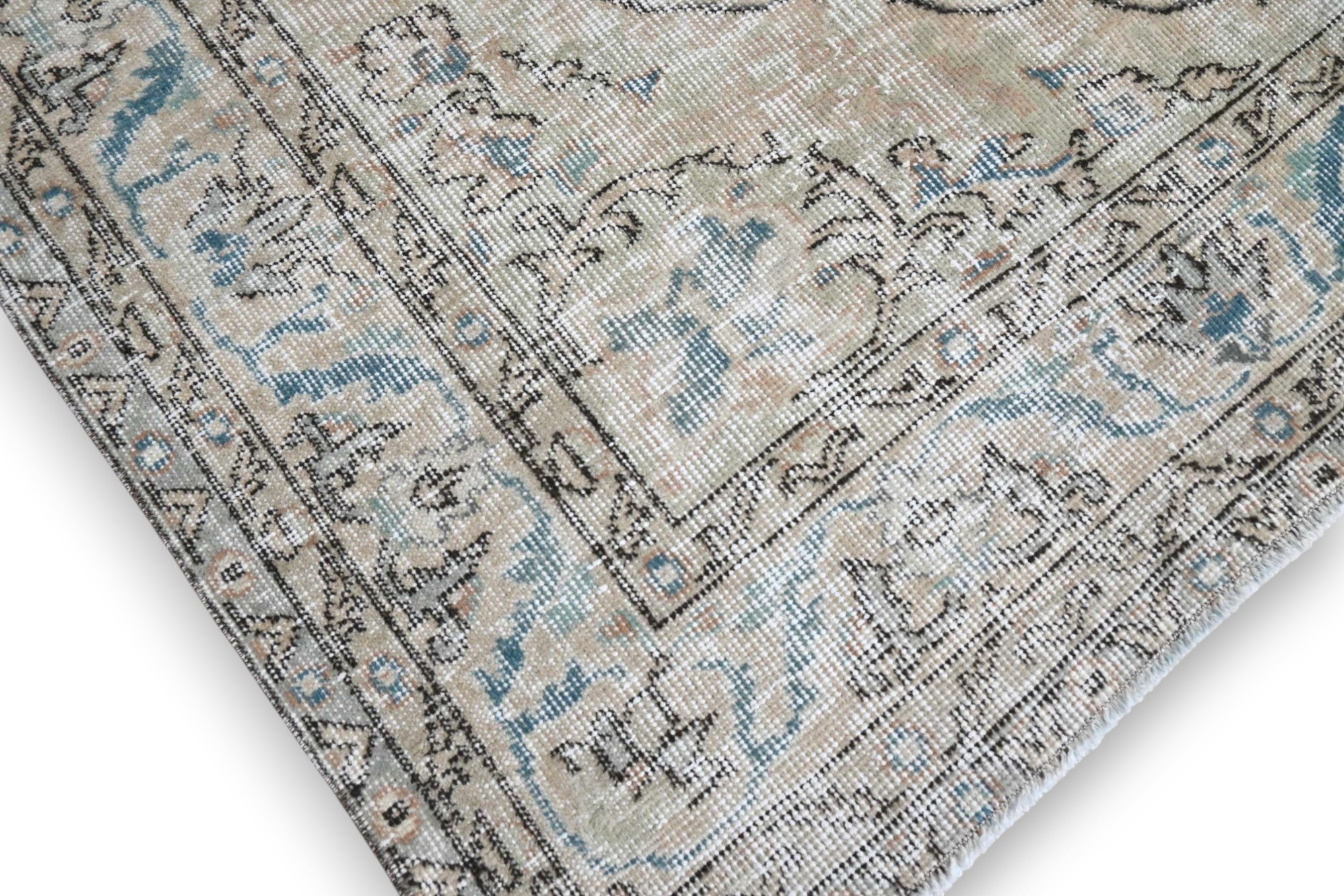 Classic ivory vintage rug - G448