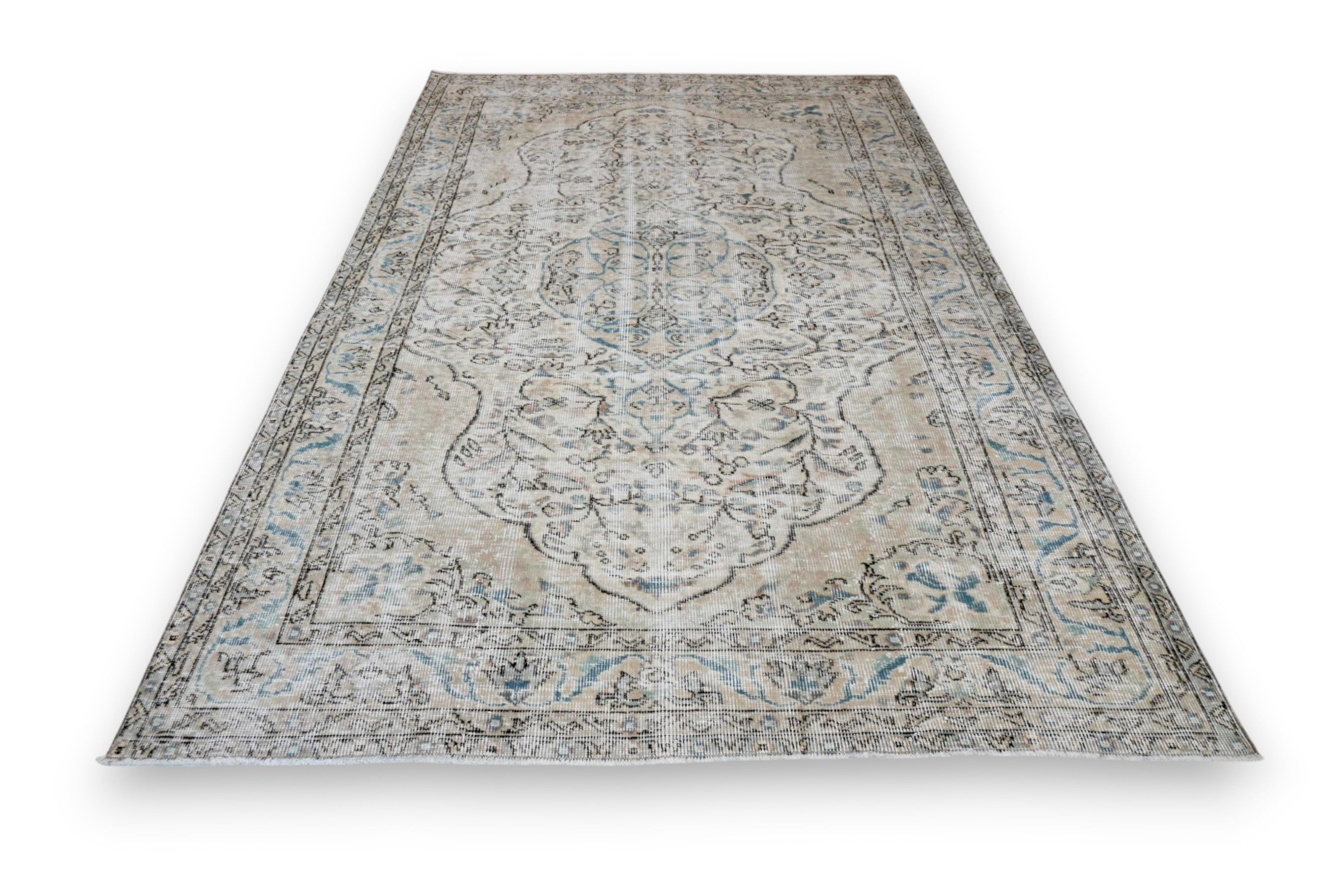Classic ivory vintage rug - G448