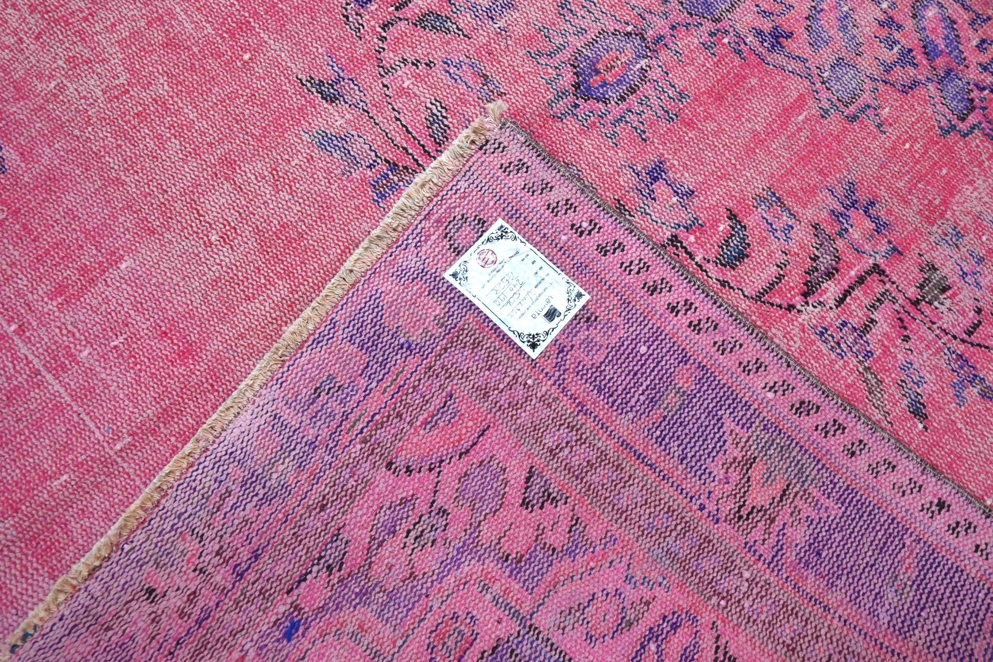 Magical pink vintage rug - G528