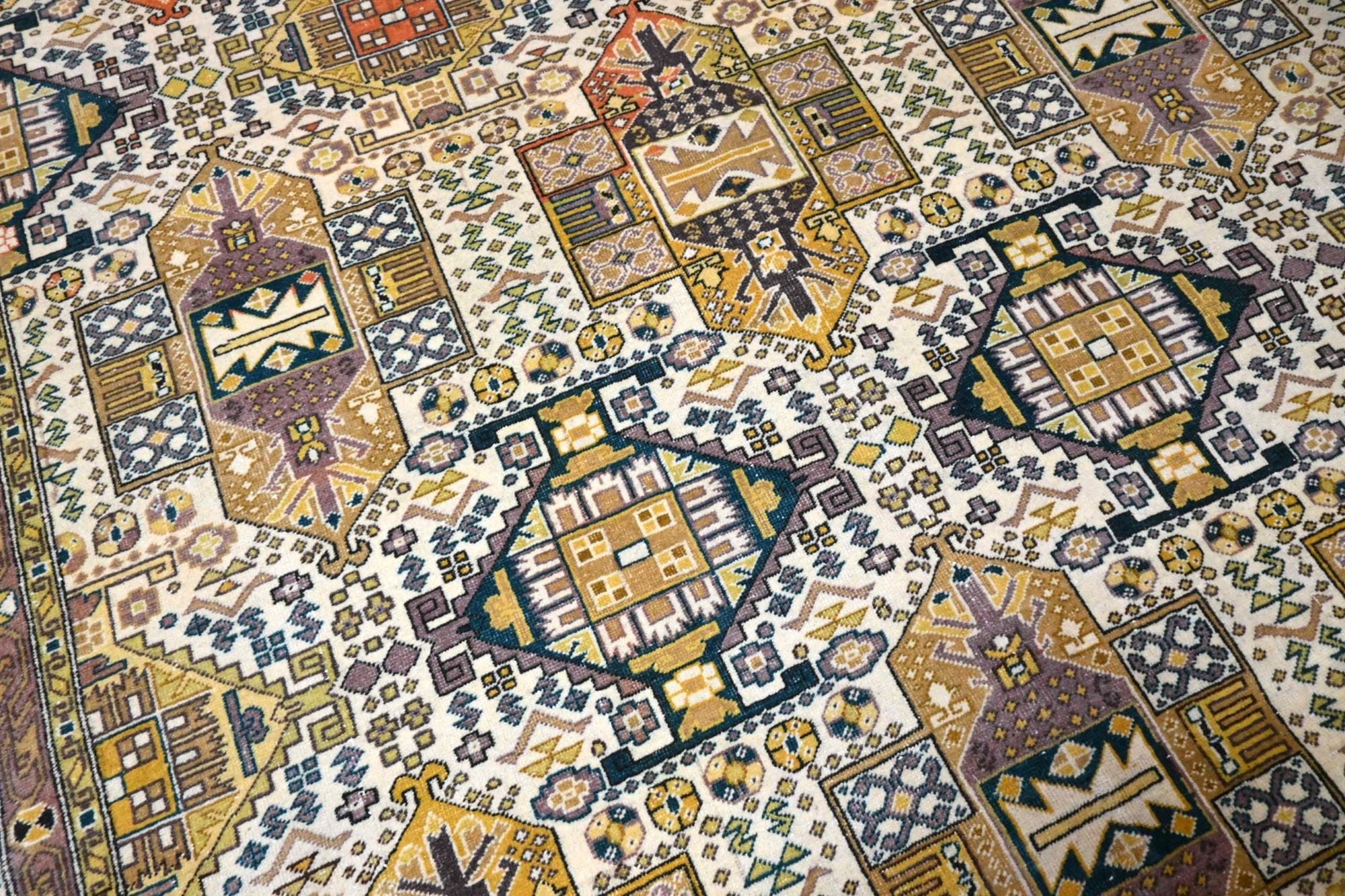 Uniek kazak vloerkleed - G549