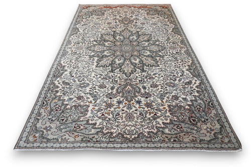 Zacht grijsbeige vintage vloerkleed - G689