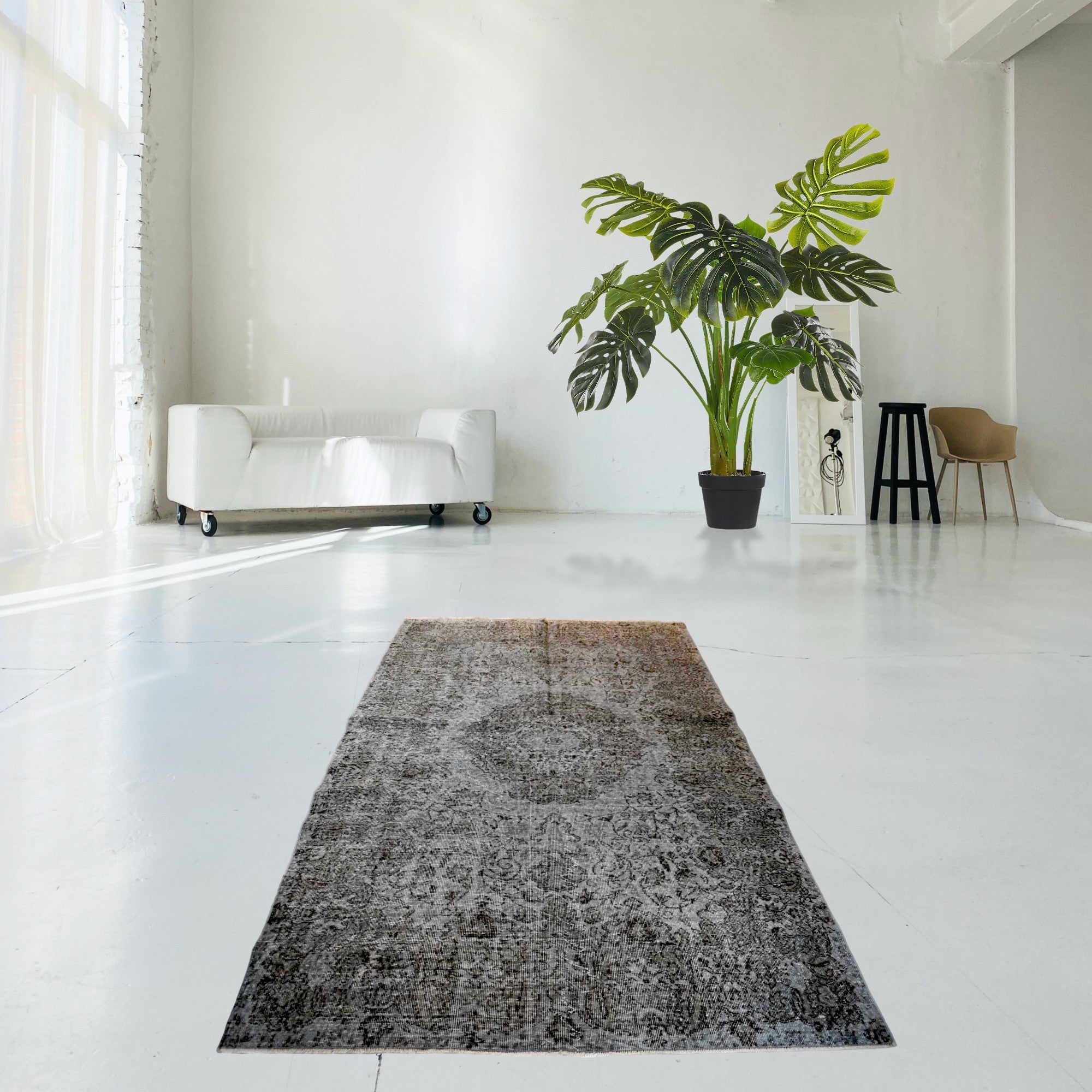 Gray Vintage Rug - D321