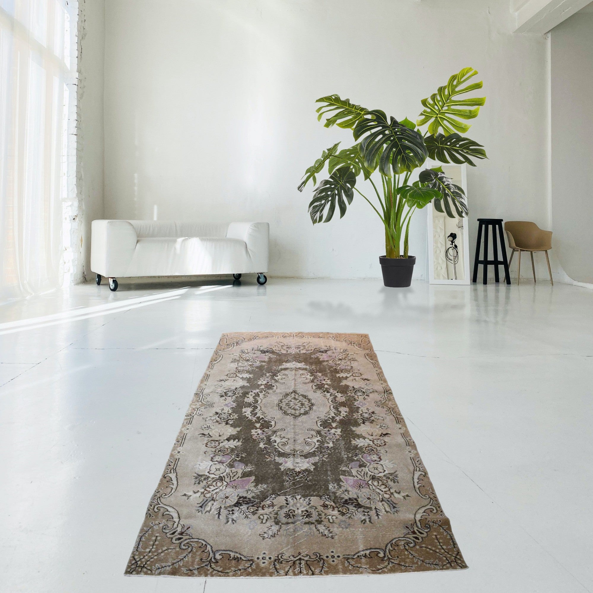 Light vintage rug - C827